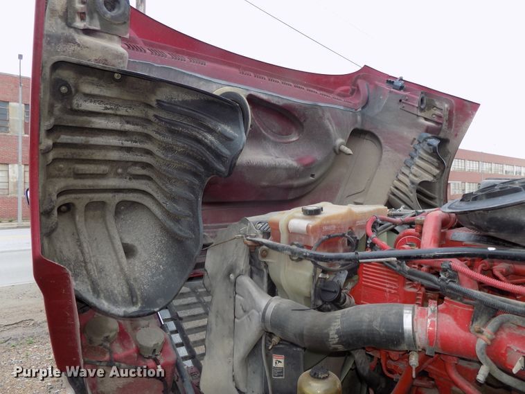 image for item H1469 2012 Freightliner Cascadia  semi truck