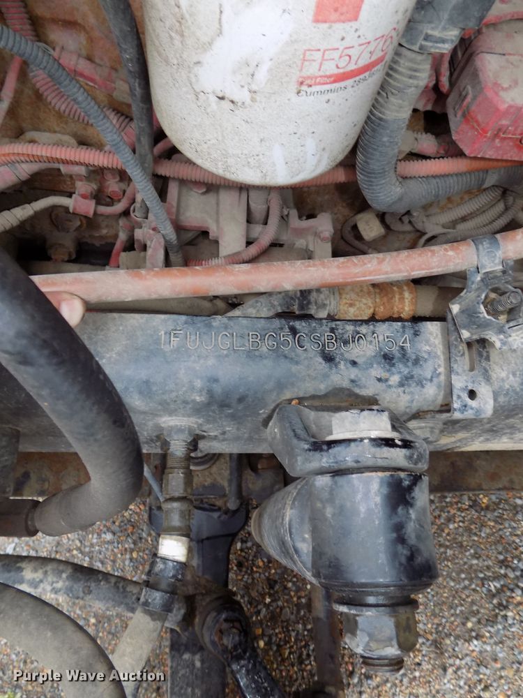 image for item H1469 2012 Freightliner Cascadia  semi truck