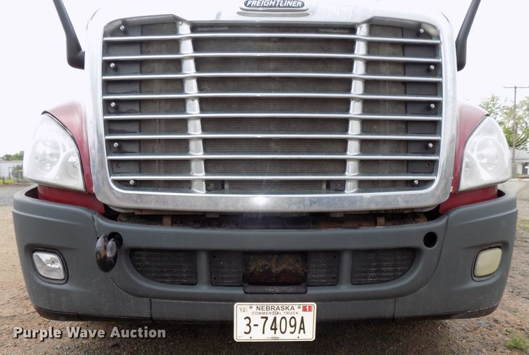 image for item H1469 2012 Freightliner Cascadia  semi truck