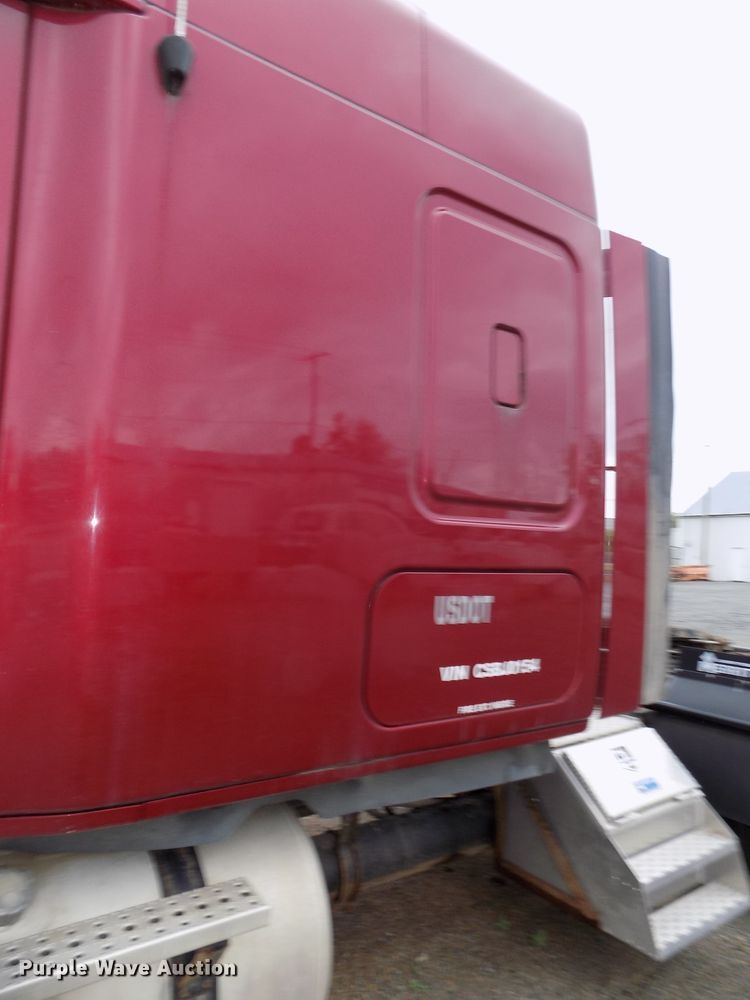 image for item H1469 2012 Freightliner Cascadia  semi truck