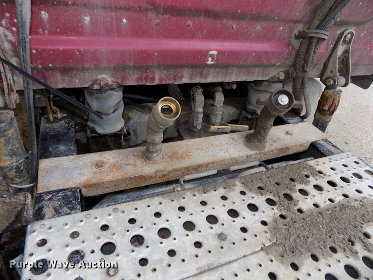 image for item H1469 2012 Freightliner Cascadia  semi truck