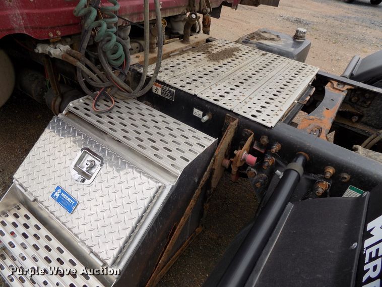 image for item H1469 2012 Freightliner Cascadia  semi truck