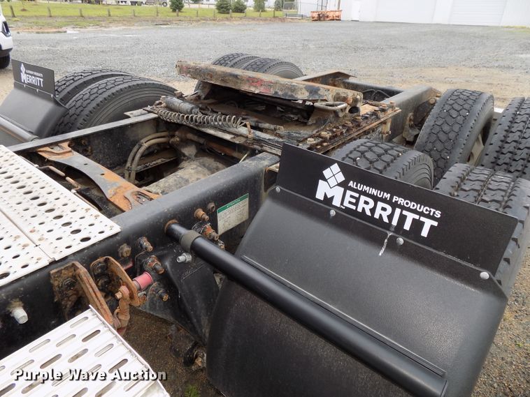 image for item H1469 2012 Freightliner Cascadia  semi truck