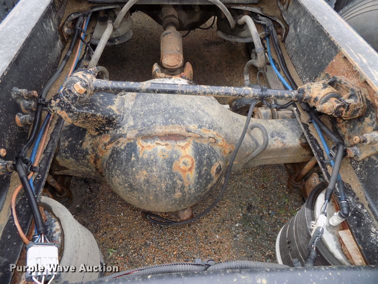 image for item H1469 2012 Freightliner Cascadia  semi truck