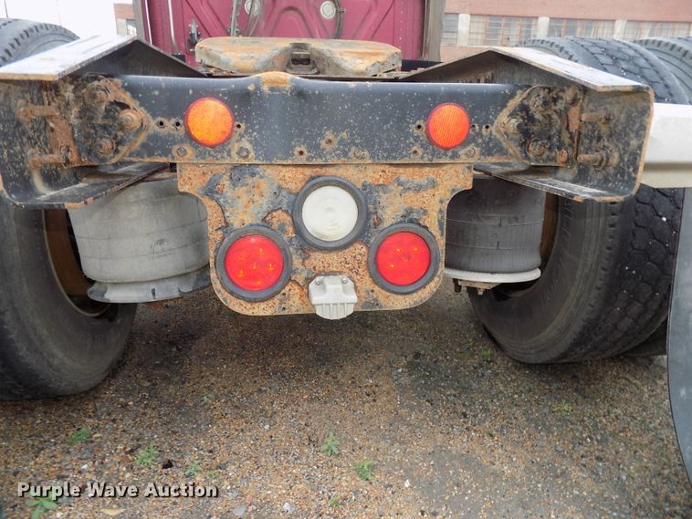 image for item H1469 2012 Freightliner Cascadia  semi truck