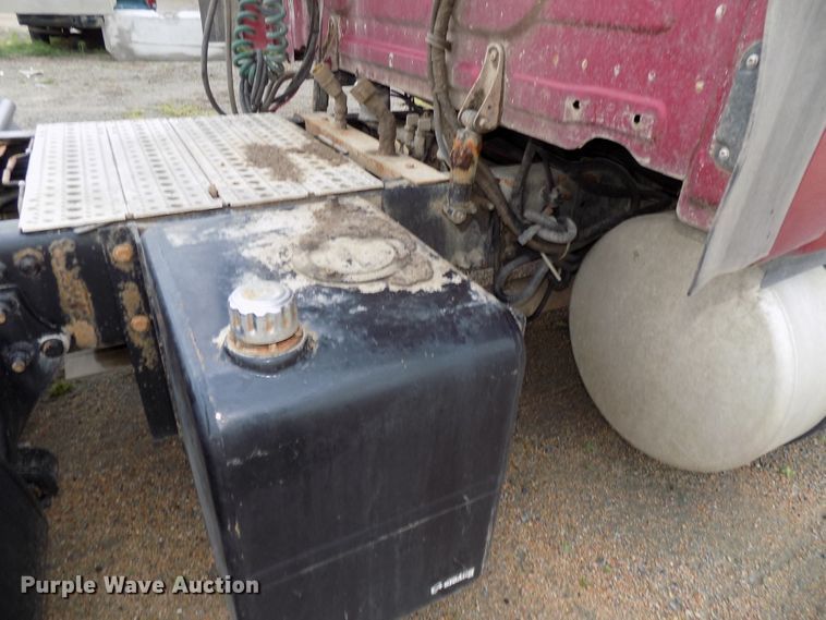 image for item H1469 2012 Freightliner Cascadia  semi truck