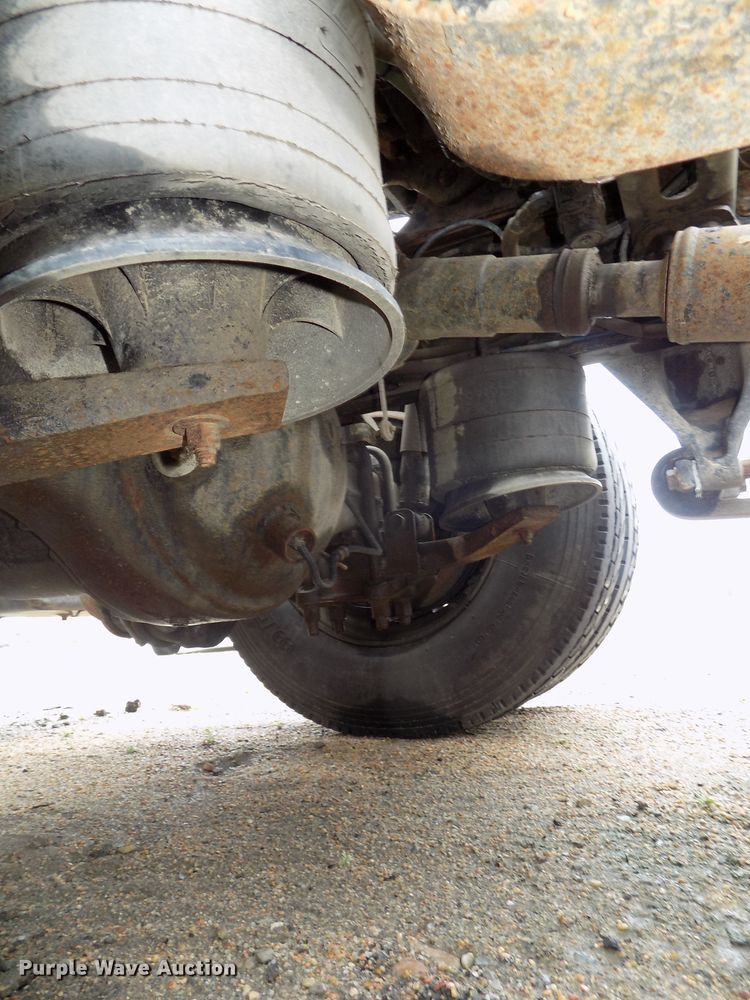 image for item H1469 2012 Freightliner Cascadia  semi truck