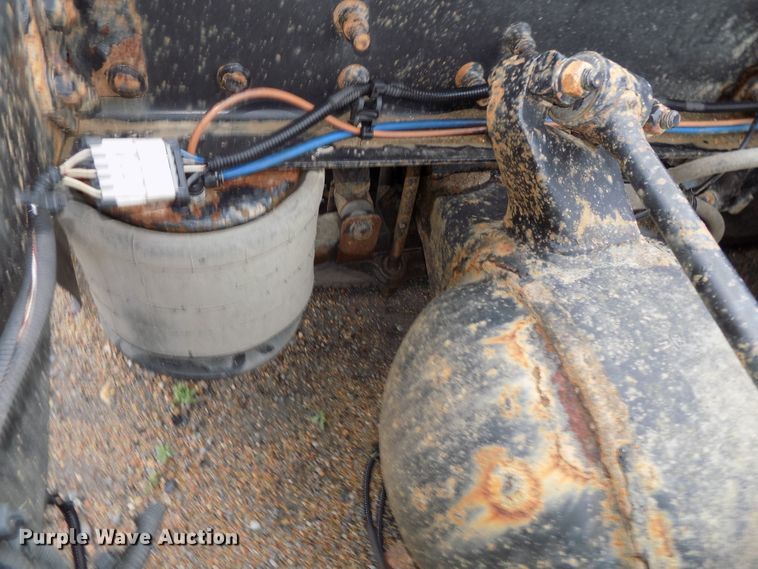 image for item H1469 2012 Freightliner Cascadia  semi truck