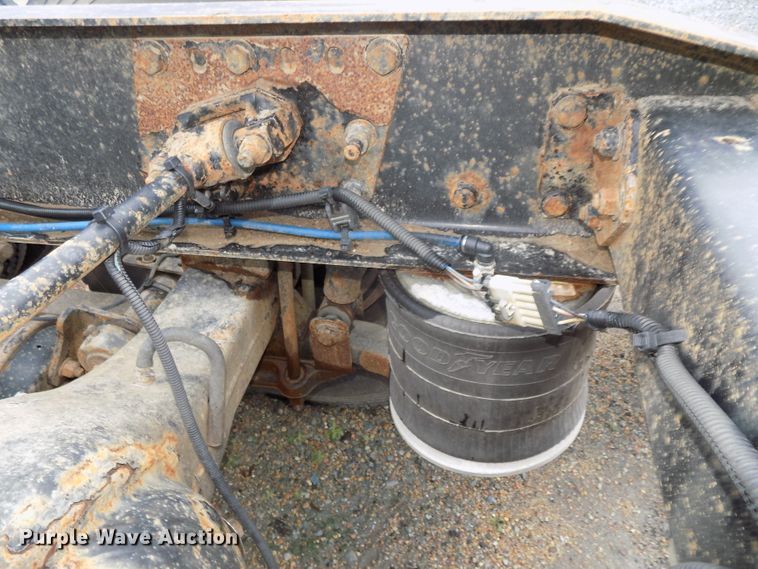 image for item H1469 2012 Freightliner Cascadia  semi truck