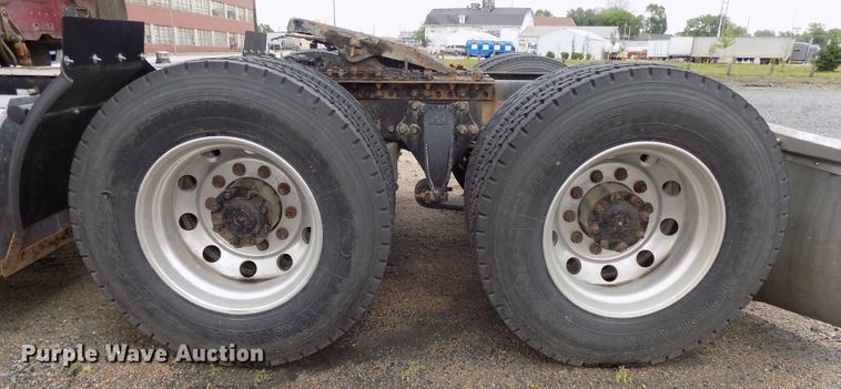 image for item H1469 2012 Freightliner Cascadia  semi truck