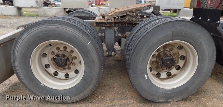 image for item H1469 2012 Freightliner Cascadia  semi truck