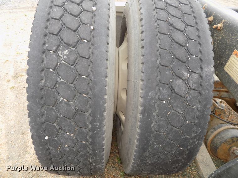 image for item H1469 2012 Freightliner Cascadia  semi truck