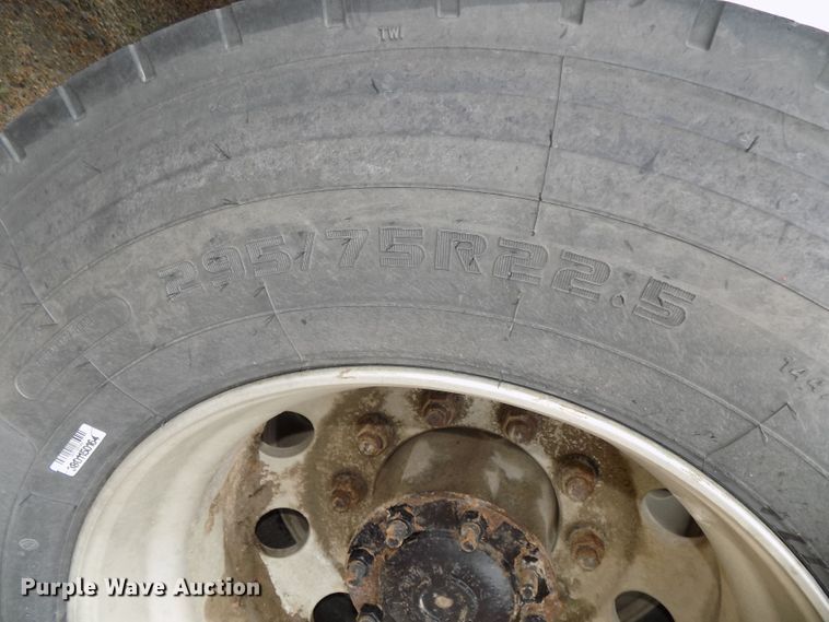 image for item H1469 2012 Freightliner Cascadia  semi truck