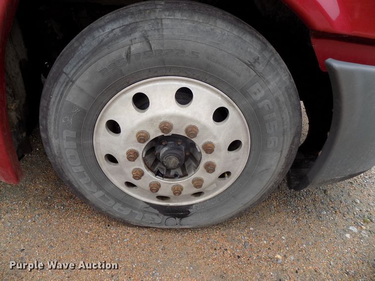 image for item H1469 2012 Freightliner Cascadia  semi truck