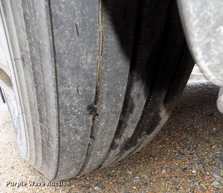 image for item H1469 2012 Freightliner Cascadia  semi truck