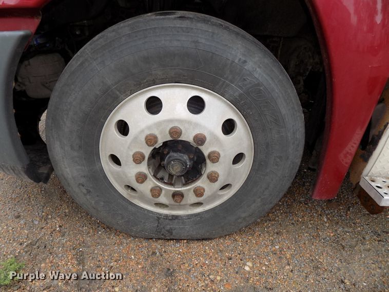 image for item H1469 2012 Freightliner Cascadia  semi truck