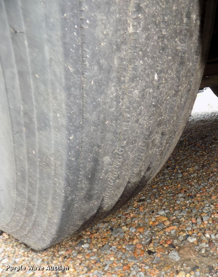 image for item H1469 2012 Freightliner Cascadia  semi truck