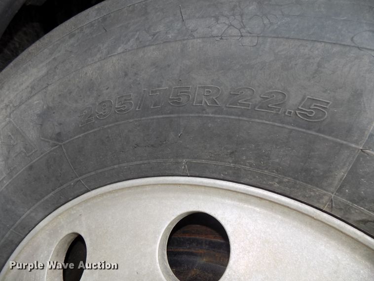 image for item H1469 2012 Freightliner Cascadia  semi truck