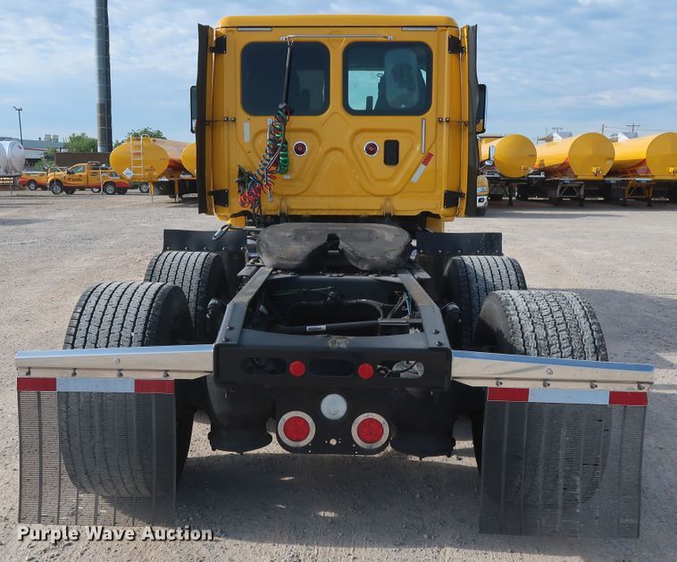 image for item HA9100 2017 Freightliner Cascadia 125  semi truck