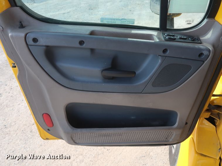 image for item HA9100 2017 Freightliner Cascadia 125  semi truck