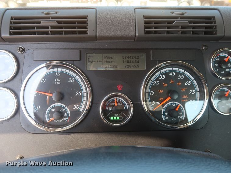 image for item HA9100 2017 Freightliner Cascadia 125  semi truck