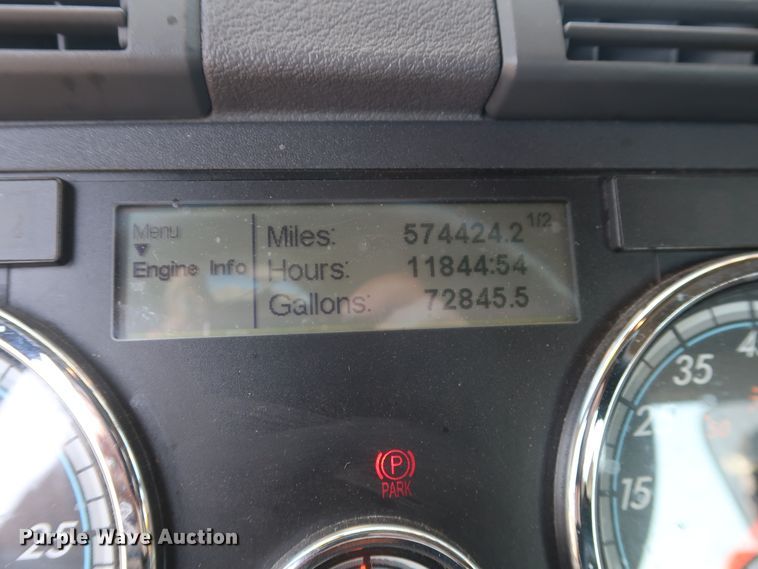 image for item HA9100 2017 Freightliner Cascadia 125  semi truck