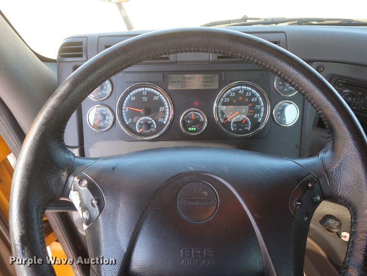 image for item HA9100 2017 Freightliner Cascadia 125  semi truck