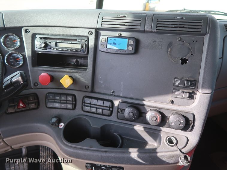 image for item HA9100 2017 Freightliner Cascadia 125  semi truck