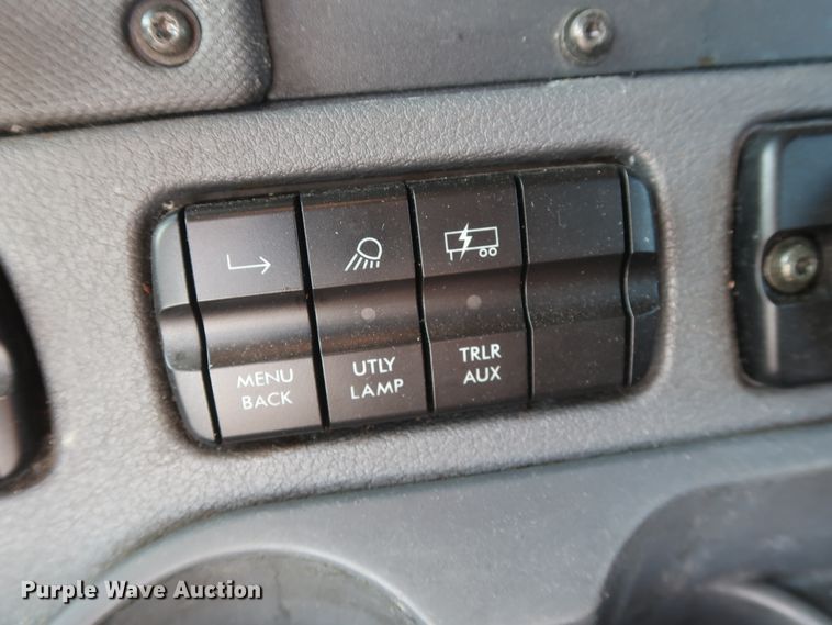 image for item HA9100 2017 Freightliner Cascadia 125  semi truck