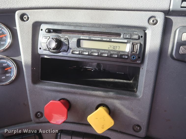 image for item HA9100 2017 Freightliner Cascadia 125  semi truck