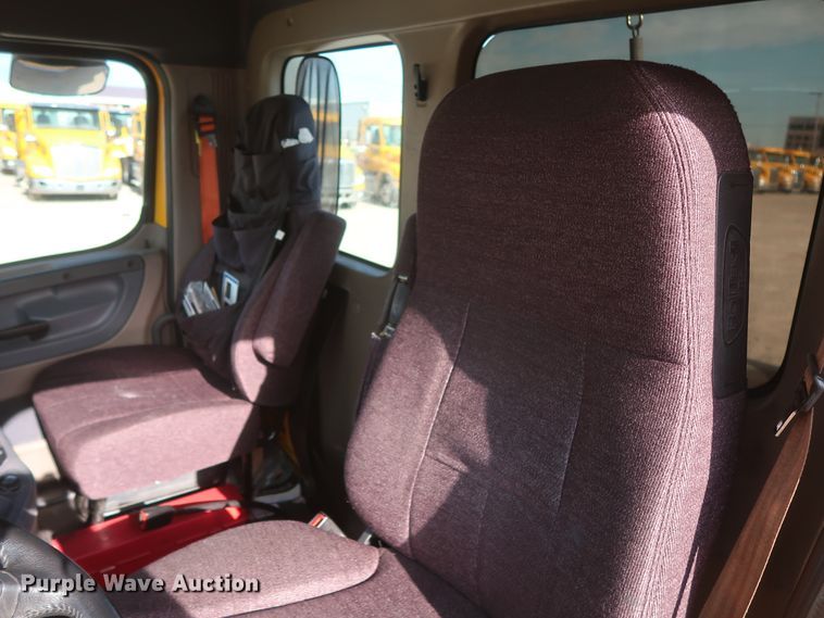 image for item HA9100 2017 Freightliner Cascadia 125  semi truck