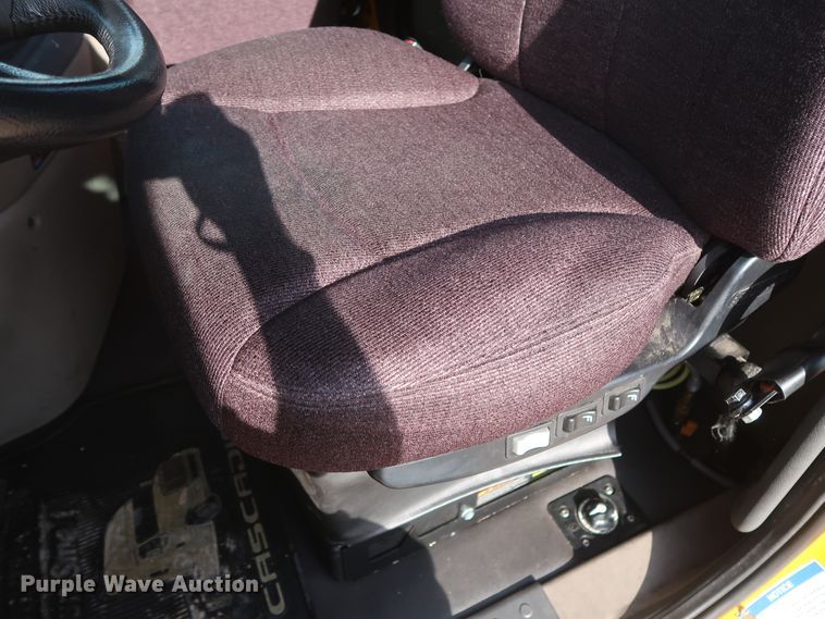 image for item HA9100 2017 Freightliner Cascadia 125  semi truck