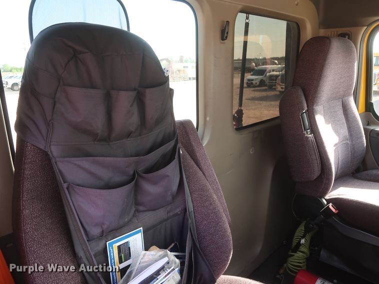 image for item HA9100 2017 Freightliner Cascadia 125  semi truck