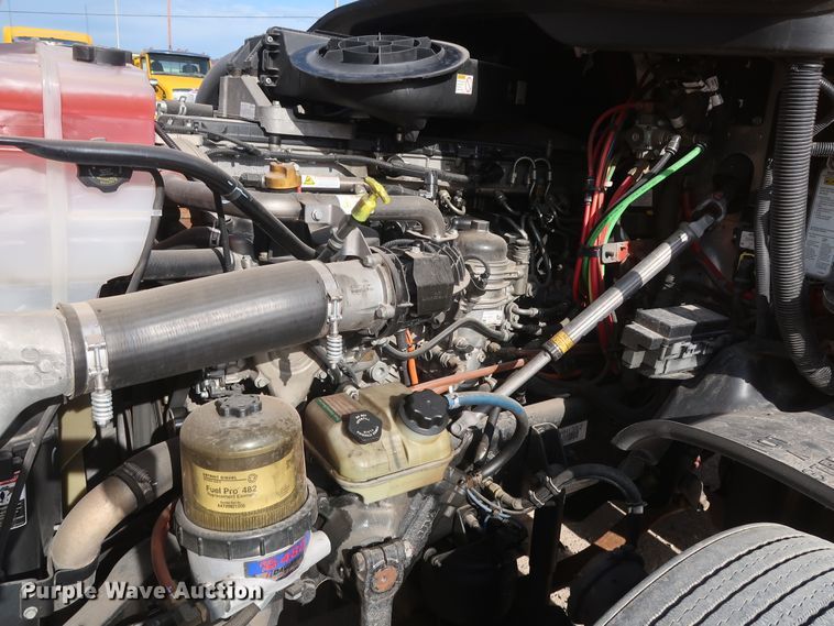 image for item HA9100 2017 Freightliner Cascadia 125  semi truck