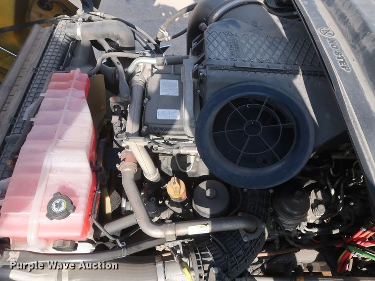 image for item HA9100 2017 Freightliner Cascadia 125  semi truck