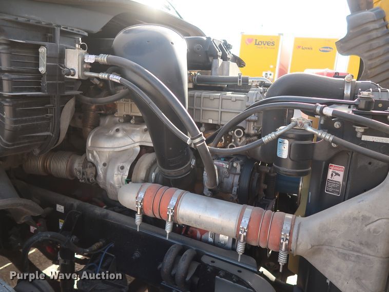 image for item HA9100 2017 Freightliner Cascadia 125  semi truck