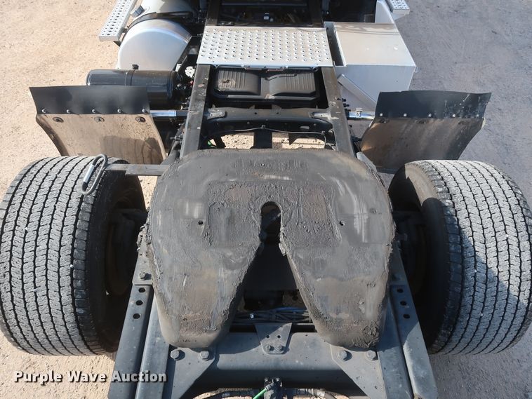 image for item HA9100 2017 Freightliner Cascadia 125  semi truck