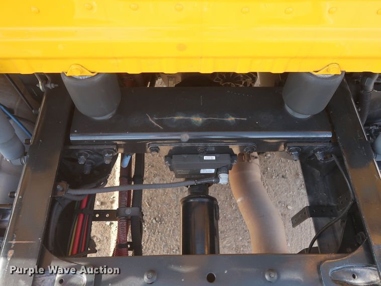 image for item HA9100 2017 Freightliner Cascadia 125  semi truck