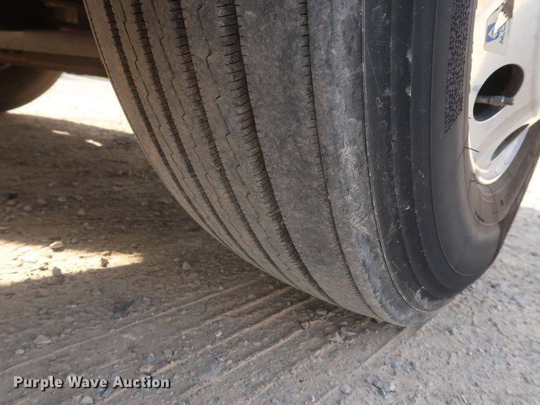 image for item HA9100 2017 Freightliner Cascadia 125  semi truck