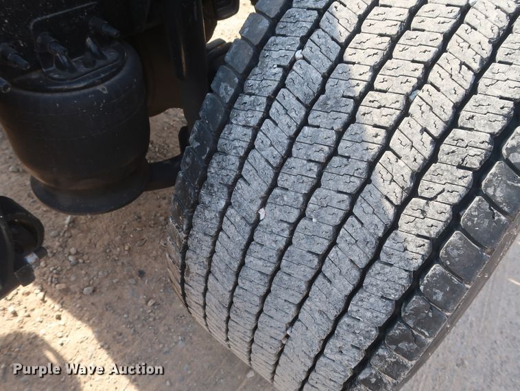 image for item HA9100 2017 Freightliner Cascadia 125  semi truck