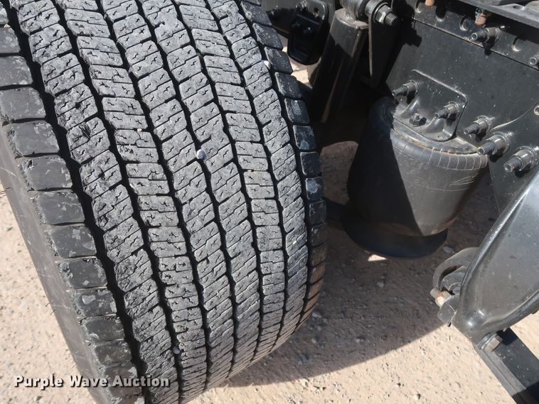 image for item HA9100 2017 Freightliner Cascadia 125  semi truck