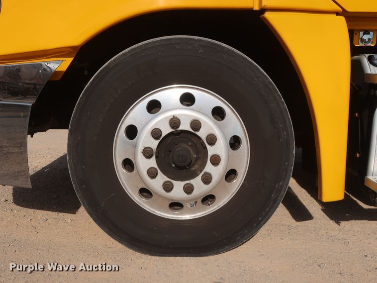 image for item HA9100 2017 Freightliner Cascadia 125  semi truck