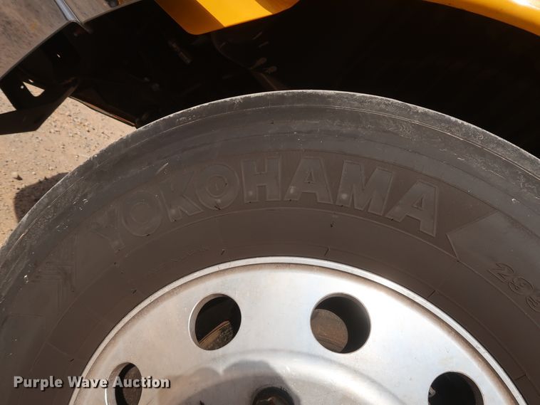 image for item HA9100 2017 Freightliner Cascadia 125  semi truck