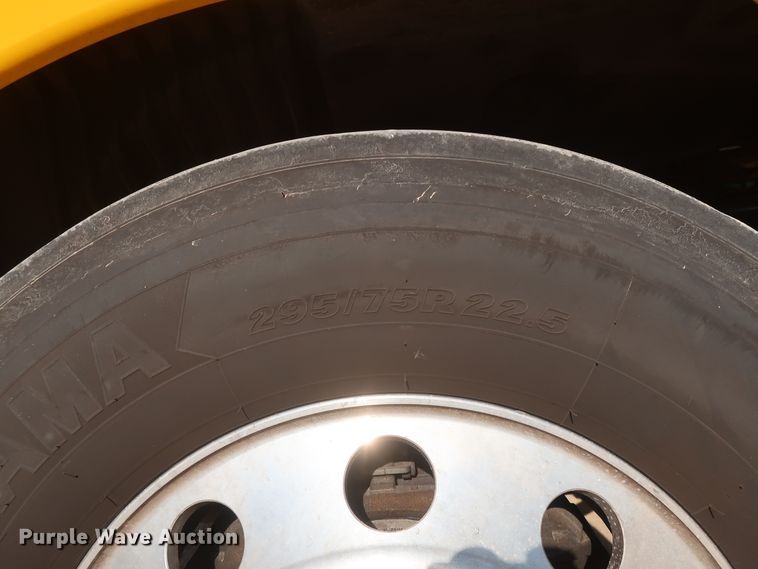 image for item HA9100 2017 Freightliner Cascadia 125  semi truck