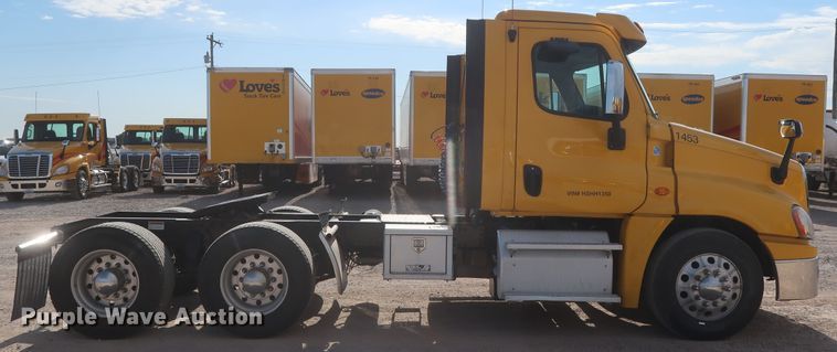 image for item HA9101 2017 Freightliner Cascadia 125  semi truck