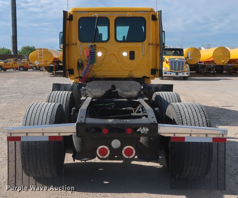 image for item HA9101 2017 Freightliner Cascadia 125  semi truck