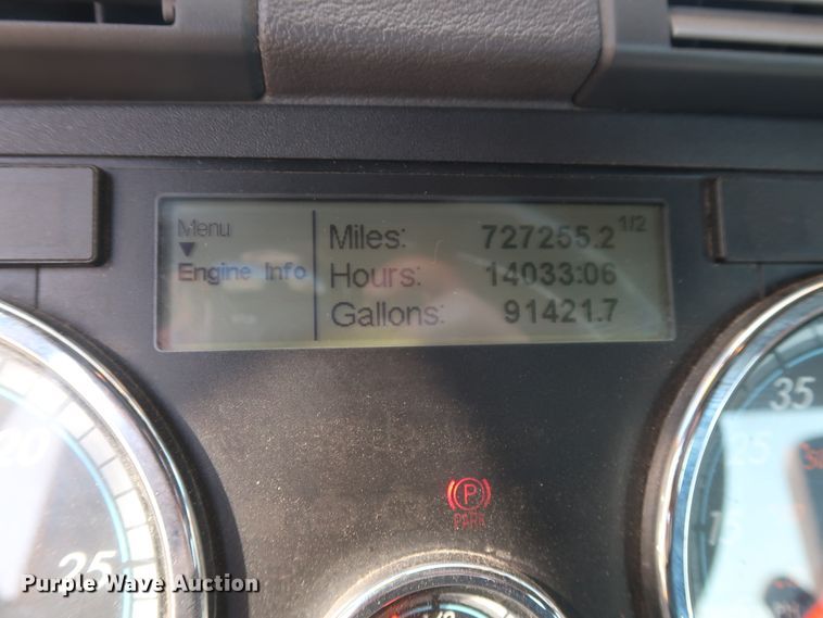 image for item HA9101 2017 Freightliner Cascadia 125  semi truck