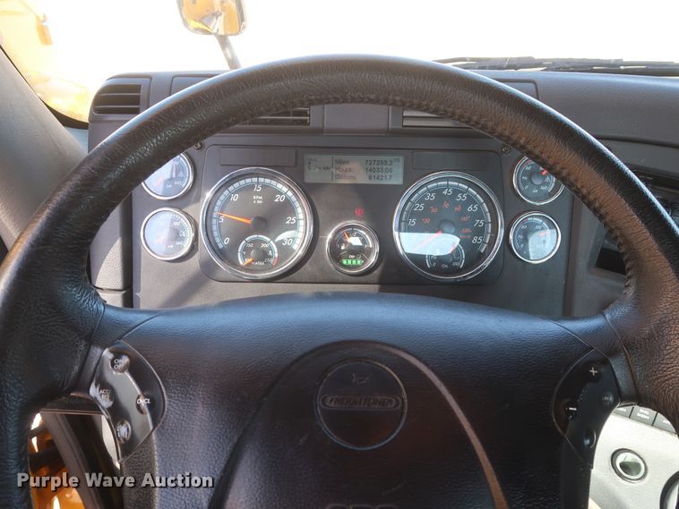 image for item HA9101 2017 Freightliner Cascadia 125  semi truck