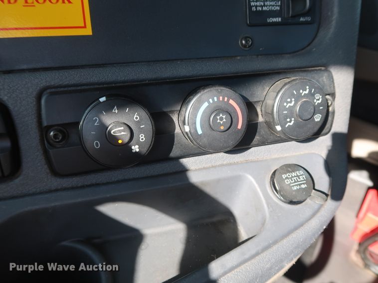 image for item HA9101 2017 Freightliner Cascadia 125  semi truck