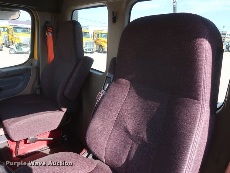 image for item HA9101 2017 Freightliner Cascadia 125  semi truck